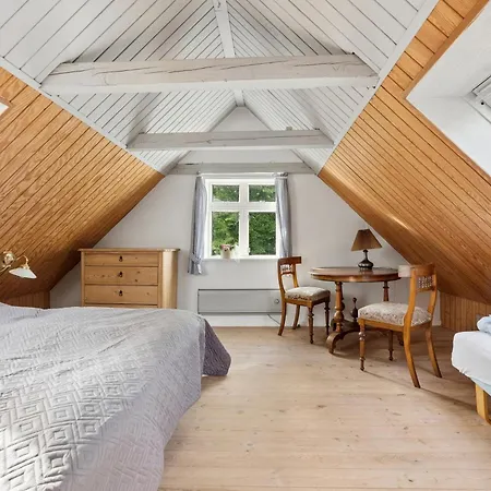 Charming 45 M House In Peaceful Setting *